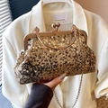 Elegante borsa a mano in paillettes dorate con chiusura a scatto e catenina - Oro