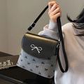 Sac seau en cuir noir et laine grise avec boucle nœud argentée et broderie - Nœud
