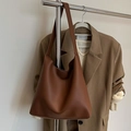 Minimalist large-capacity dark brown leather tote bag with wide shoulder strap design - Brown