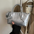 Silberne große Tragetasche mit FASHION BAG Schriftzug und elegantem Knoten-Detail - Silber