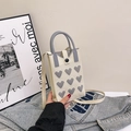 Borsa a tracolla in maglia beige e grigia con motivo a cuore e manici in pelle - Bianco Sporco