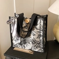 Borsa tote in tela con stampa Toile de Jouy, bottone in legno e dettaglio foulard di seta - Grande / Nero Grande Con Foulard