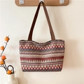 Bolso tote étnico tejido con patrones geométricos coloridos y asas marrones - Estilo 2