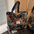 Borsa tote intrecciata stile etnico con motivo di foglie di palma e manici blu - Grande / Blu scuro