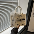 Witte shopper met zwarte rozenprint, modieuze tekstband en kanten strik detail - Wit