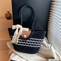 Borsa tote in paglia intrecciata a righe bianche e nere con fiocco e perla elegante - Nero