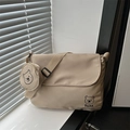 Minimalistische beige canvas schoudertas met berengrafiek en verstelbare schouderband - Khaki