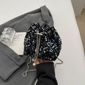 Bolso saco de lentejuelas negras con cadena plateada y colgante de perla falsa - Colorido