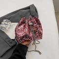 Borsa a secchiello rosa con paillettes, catena d'argento e dettagli di perle - Rosa