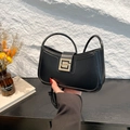 Bolso de hombro negro minimalista con hebilla metálica geométrica para mujer - Negro