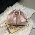 Bolso tipo saco rosa claro con jacquard floral y aplique de mariposa de encaje - Rosa