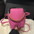 Borsa a mano retrò in denim rosa con manici in pelle e chiusura in metallo - rosa acceso