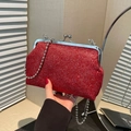 Fonkelende rode glitter clutch tas met zilveren kiss-lock sluiting en fijne ketting - Rood