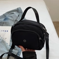 Modische schwarze Nylon-Tragetasche mit Mehrschicht-Reißverschlüssen und Umhängeriemen - Schwarz