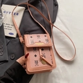 Borsa a tracolla rosa con stampa monogramma orsetto e targa logo in metallo dorato - Rosa