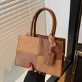 Minimalistische vierkante shopper met bruin leren patchwork en verstelbare riem - Bruin