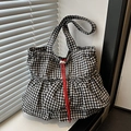 Τσάντα Gingham σε μαύρο-άσπρο με κόκκινο κορδόνι και λεπτομέρεια με πτυχώσεις - Μαύρο