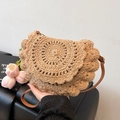 Borsa a sella in maglia beige con trama a conchiglia e tracolla in pelle marrone - Cachi