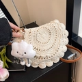 Borsa a tracolla in crochet color crema fatta a mano con cinturino in pelle e nuvola - Bianco Crema con Pendente