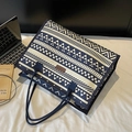 Borsa tote vintage in tela etnica blu navy con motivi geometrici ed etichetta in pelle - Blu e Bianco
