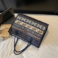 Borsa tote in tela con motivo etnico a elefante blu navy e manici in tessuto - Blu scuro