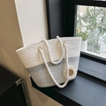 Handgemaakte katoenen shopper met grijze strepen en decoratieve madeliefje hanger - Grijs met Strobloem