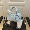 Petit sac bowling bleu clair avec nœud métallique, dentelle et poignée en foulard - Avec Foulard en Soie / Bleu
