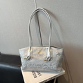 Bolso tote plateado con estampado de serpiente, correas largas y detalles dorados - Plata - Sin Colgante