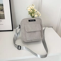 Bolso bandolera de pana gris claro con correa ajustable y bolsillo frontal - Gris