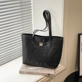 Sac fourre-tout en cuir noir avec motif chiot embossé et plaque logo argentée chic - Noir - Sans Pendentif