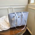 Sac fourre-tout lilas avec motif chiot gaufré et élégant nœud en dentelle et perles - Bleu + Pendentif Nœud en Perles et Dentelle