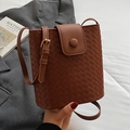 Braune geflochtene Beuteltasche mit verstellbarem Schultergurt und Vintage-Schnalle - Braun