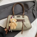 Borsa tote retrò in tela verde oliva con finiture marroni e ciondolo a orsetto - Cachi Con Ciondolo Orsetto
