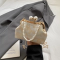 Pochette rétro en jacquard crème avec broderie dorée et fermoir perle - Argenté
