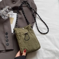 Mini-Umhängetasche aus olivgrünem Nylon mit Kordelzugfach und gewebtem Schultergurt - Ohne Anhänger / Grün