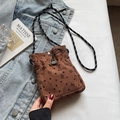 Borsa a tracolla in velluto a coste marrone con motivi di cuori e fiocchi - Marrone