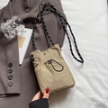 Mini khakifarbene Nylon-Umhängetasche mit Kordelzug und schwarz-weißem Seilriemen - Ohne Anhänger / Khaki