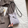 Hellviolette Mini-Umhängetasche aus Nylon mit Kordelzug und gewebtem Schultergurt - Ohne Anhänger / Lila