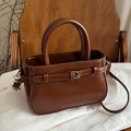 Bolso bandolera marrón vintage en cuero sintético con doble asa y correa delgada - Marrón