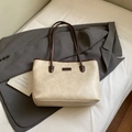 Retro tote bag in cream white PU leather with dark brown contrast straps and fashion logo - White Without Charm