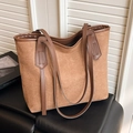 Grande borsa tote in pelle scamosciata cammello scuro con profili in pelle marrone e manici - Cachi