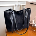 Grande borsa tote in pelle nera opaca con doppi spallacci per il pendolarismo quotidiano - Nero