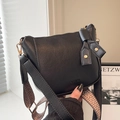 Zwarte PU crossbodytas met brede geometrische riem en modieuze belettering - Zwart