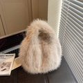 Chic faux fox fur shoulder bag in light beige plush with integrated handle for autumn - Beige