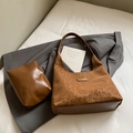 Braune Hobo-Tasche mit Leopardenmuster, kleinem Etui und modischem Metall-Logo-Label - Braun