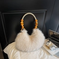 Elegante borsa a spalla in ecopelliccia beige con manico di perle per moda urbana moderna - Bianco Sporco