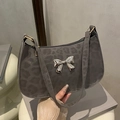 Bolso de hombro gris oscuro con estampado de leopardo, lazo metálico y correa delgada - Leopardo Gris