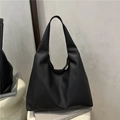 Bolso tote negro de gran capacidad con textura de grano de lichi estilo minimalista - Negro