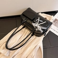 Bolso tote negro brillante con perlas y lazo de encaje, bolso de hombro elegante - Negro Con Colgante de Corazón de Perla