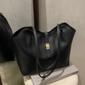 Classic black tote bag in lychee pattern leather with a gold twist lock closure - Black